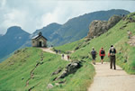 Escursionisti a Passo Pordoi, Trentino clicca la foto per ingrandirla in un'altra pagina